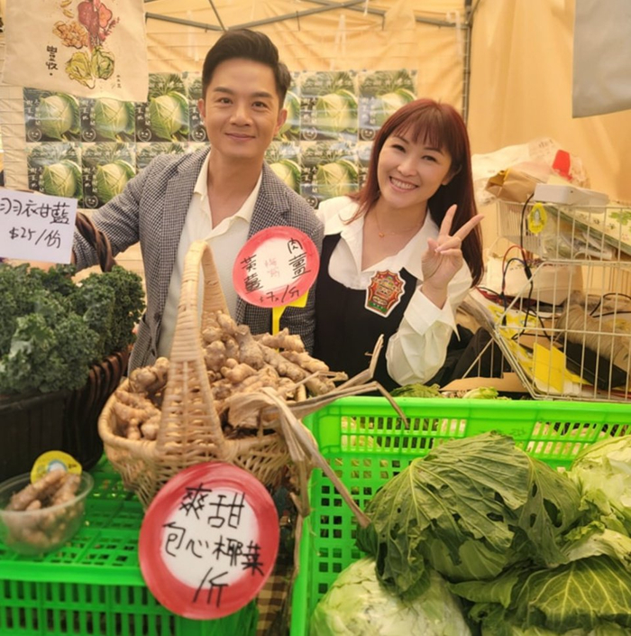工作和生活都在一起胡诺言离巢后与太太陈琪夫妻档参加活动捞金