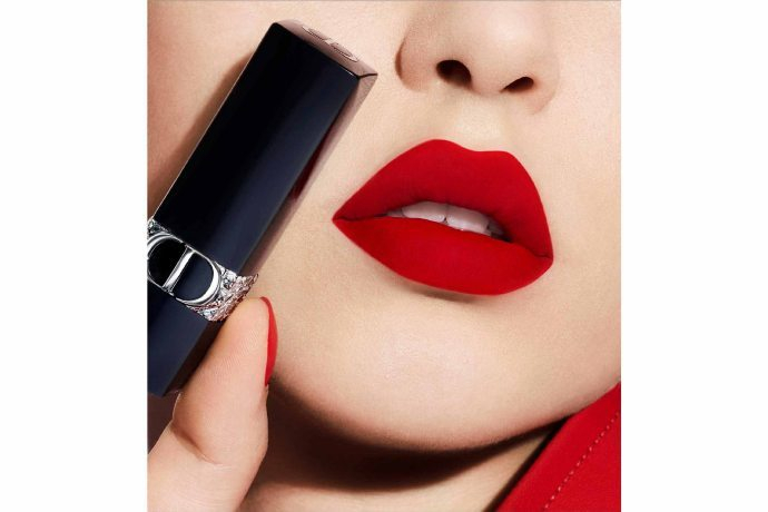 推出了全新的迪奥烈焰蓝金唇膏星光限量版