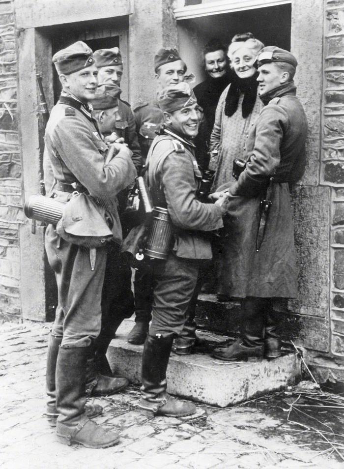 历史老照片1940年在欧洲横冲直闯的纳粹德军