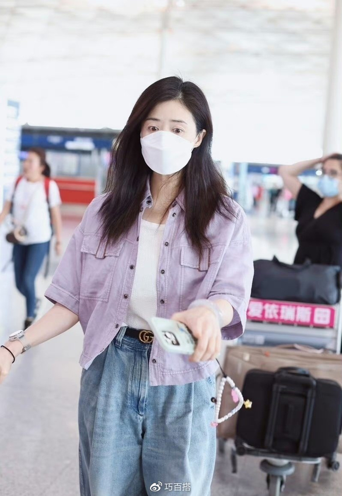 因为身高和体重原因,蒋欣女士最喜爱的单品模式就是修身模式