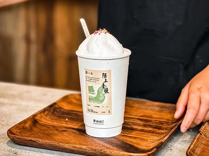 成都奶茶"新顶流":只做堂食,日出近千杯,已冲上热门榜一!