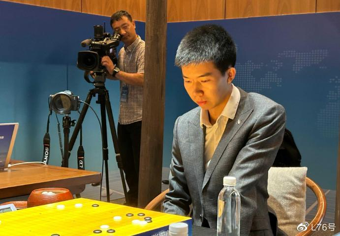 俞斌，力克依田纪基，夺元老赛冠军！