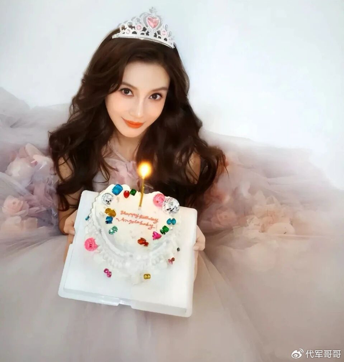37岁杨颖近况曝光!与黄晓明离婚已4年,如今尽情享受单身生活|Angelababy|婚姻|粉丝|海绵|合伙人_新浪新闻