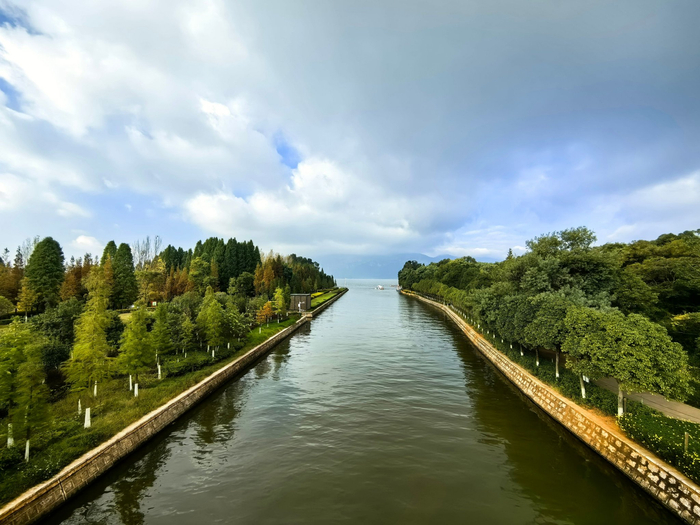 昆明海洪湿地公园深秋景色如春