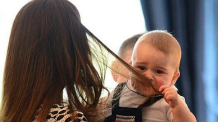 宝宝喜欢揪妈妈的头发，要凶他一顿么？很多宝妈都做错了