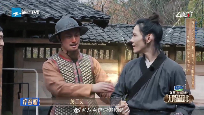 这胸这二头这三头这腹肌这肩向佐身材好的队友都羡慕了