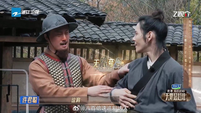 这胸这二头这三头这腹肌这肩向佐身材好的队友都羡慕了