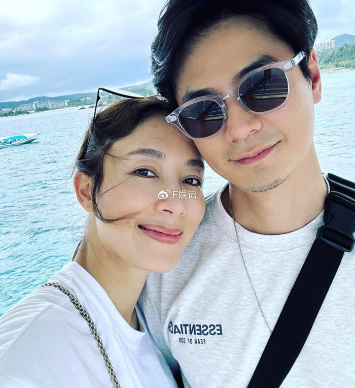 杨怡晒夫妻恩爱合影庆祝老公39岁生日 罗仲谦直接留言示爱太太