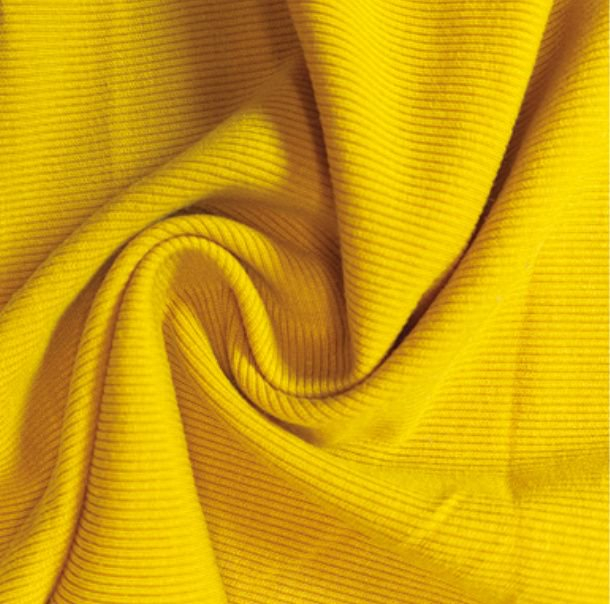 富有肌理同时具有饱满的手感和柔和光泽,布底涤纶丝平纹织法触感爽滑