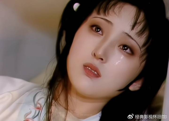 林黛玉眼噙泪花的九个绝美瞬间,能哭这么美的,也只有她了