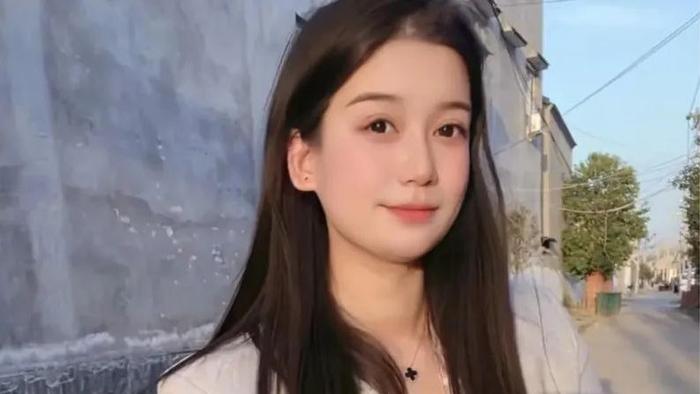 34岁“村花”侯丽丽，突发急性脑梗去世，网红前夫把她接回家安葬