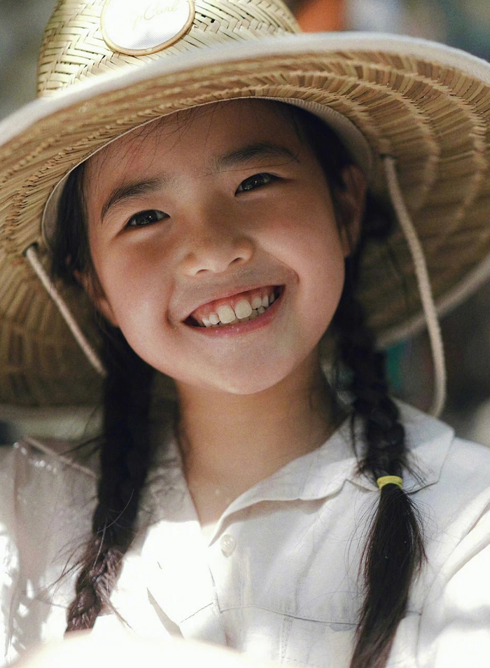 还记得那个吃饭超香的小蛮小朋友吗?