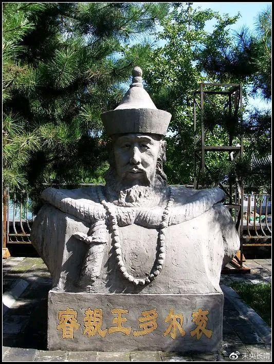 多尔衮薨逝后被追尊为帝，但因其与清世祖及满洲贵族的矛盾而取消