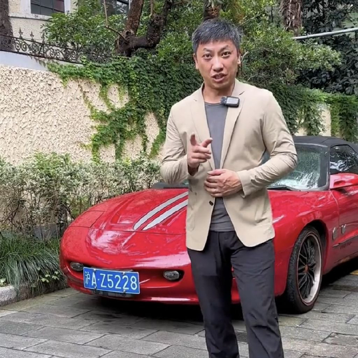 富四代网红唐心忠遭质疑!自曝豪车被套牌,细节证据彰显文化底蕴