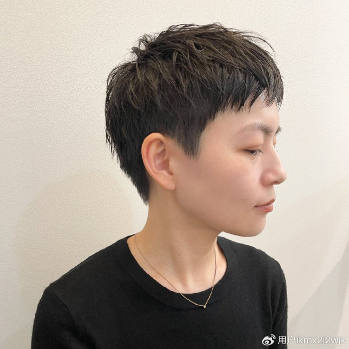 夏天最火爆的发型来了,推边女士短发很清爽,剪完大不一样