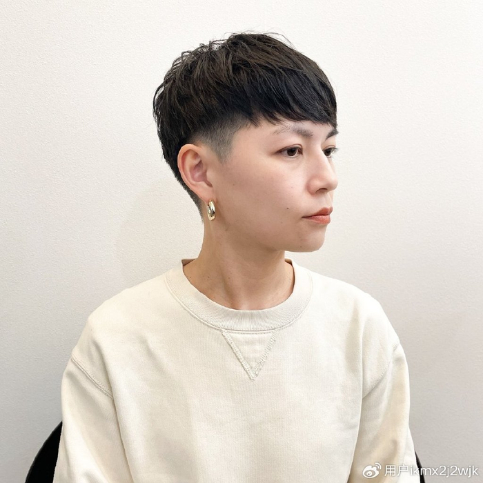 夏天最火爆的发型来了,推边女士短发很清爽,剪完大不一样