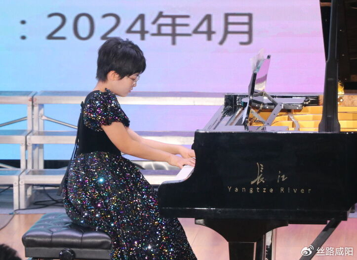 国际著名青年钢琴家咸阳彩虹学校杰出校友吴羽翀钢琴音乐会顺利举行
