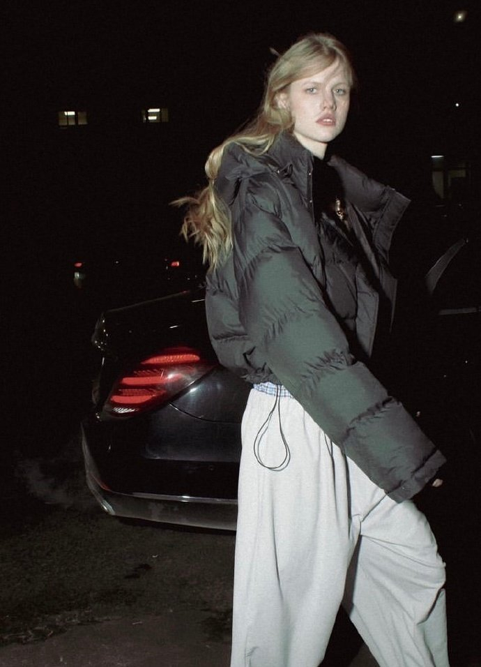 俄罗斯时尚博主随性酷飒穿搭