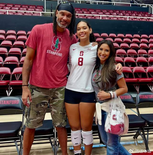 邓肯1米93女儿改打排球,石佛携瓦妮莎到场观战|邓肯|瓦妮莎|前妻_新浪