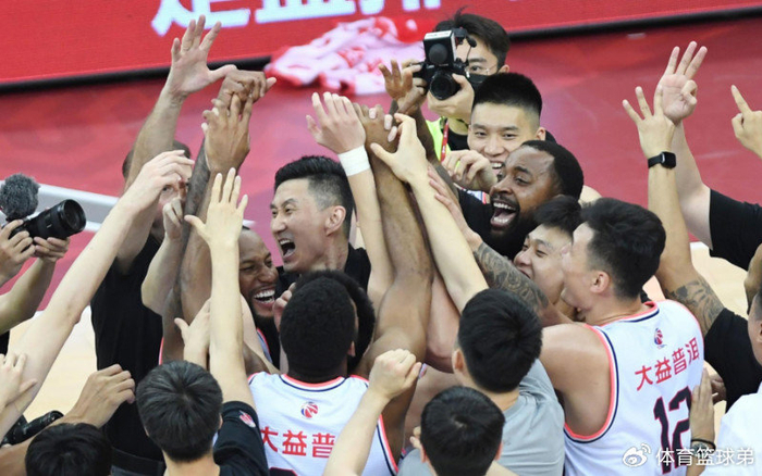 在篮球弟看来,他们不是别人,正是十一冠王广东这支老牌强队!