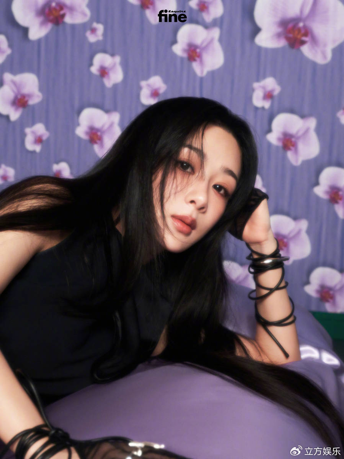 杨紫长发造型温柔神秘 妆容精致眼神迷离性感撩人|杨紫|长发|造型