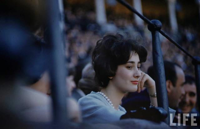 1959 年西班牙塞维利亚博览会上的美丽女性