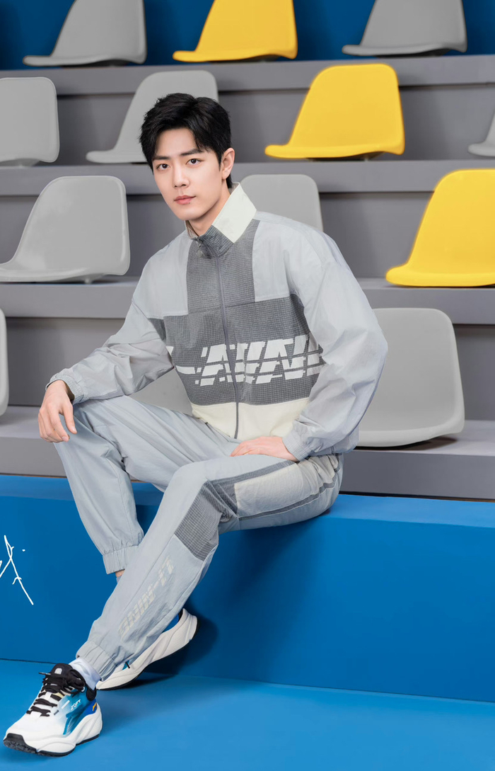 肖战灰色运动套装大片～ 帅气有型 青春活力的战哥