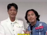 李克勤演唱会迟到2小时，草根歌手救场爆红，当事人：毫无准备，连唱近20首歌，李克勤赶到后两人紧紧相拥