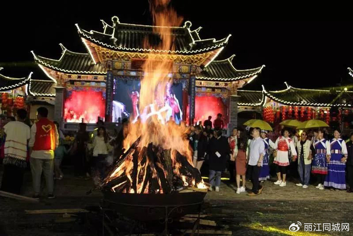 燃情盛夏 来丽江古城过火把节！