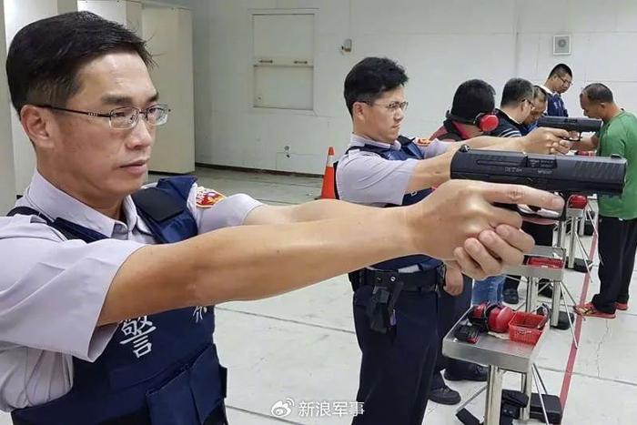 香港辅警配枪图片