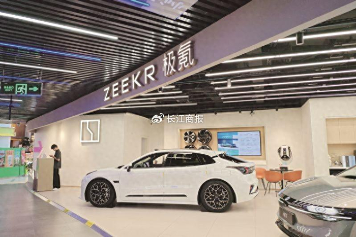 极氪高管“车内吃火锅”营销翻车 前9月交付14.29万辆完成目标62%__财经头条__新浪财经
