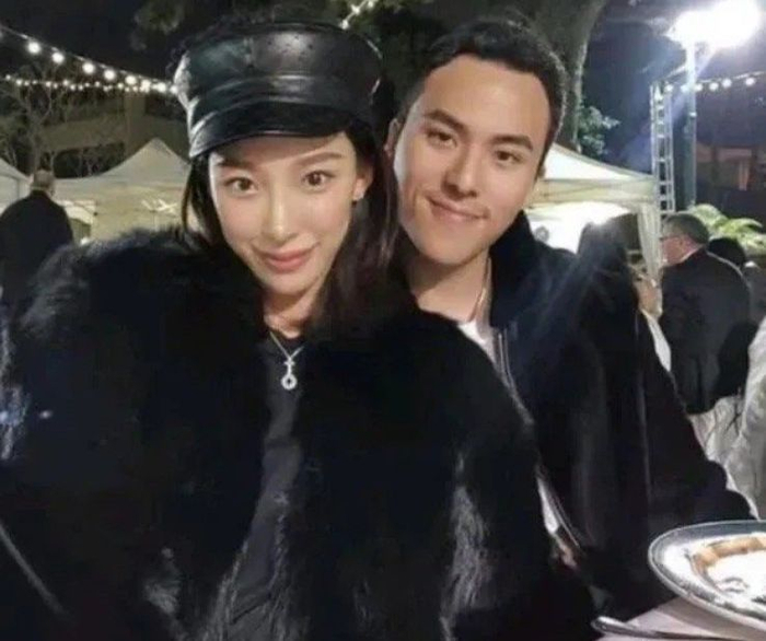 何超莲姐弟为母亲过70大寿!