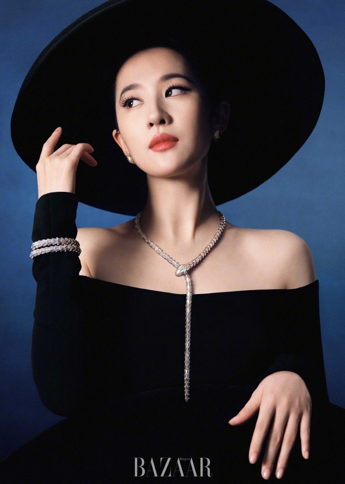 刘亦菲 | 《时尚芭莎》四月刊封面