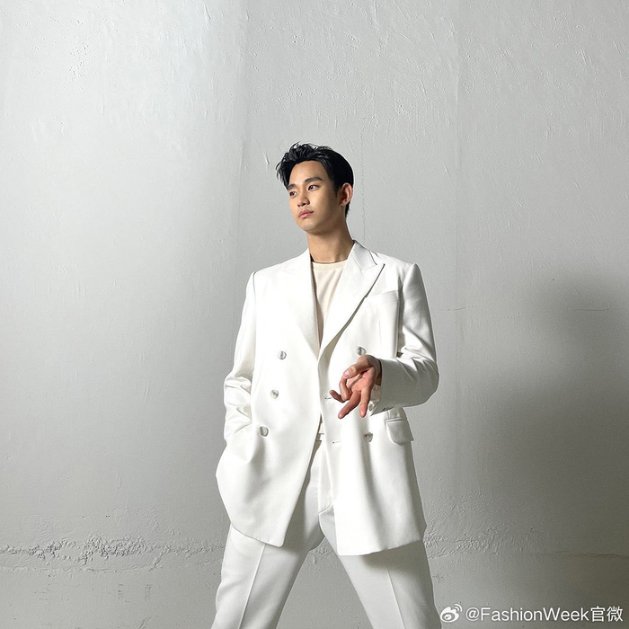 36岁金秀贤时隔3年以眼泪女王回归