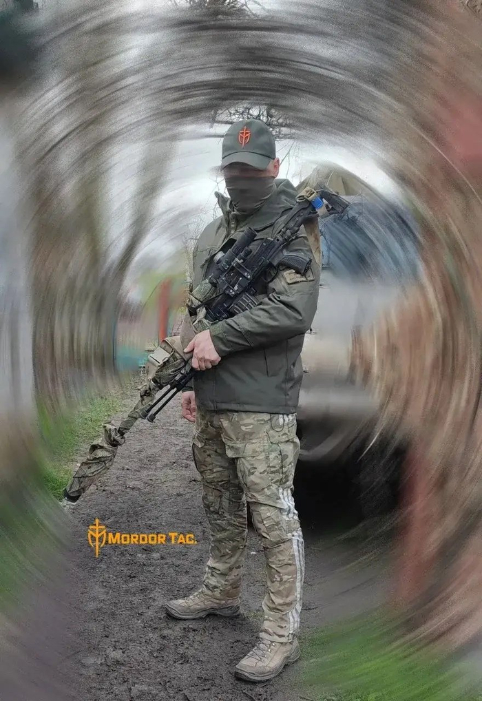 在特别军事行动区作战的俄军士兵及武器