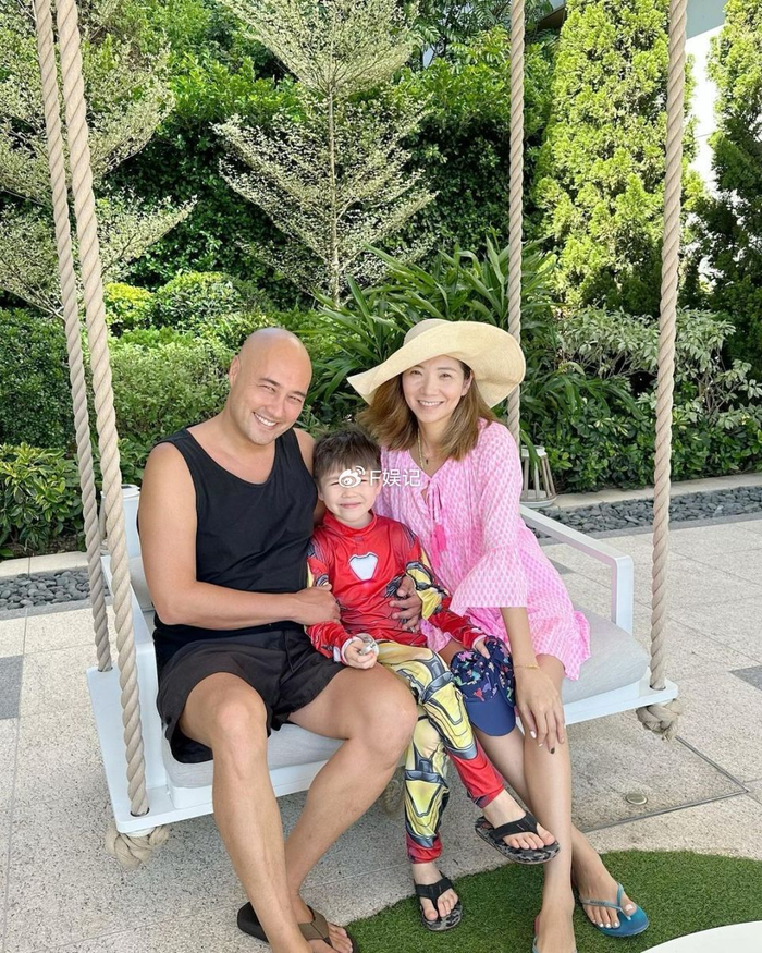 车婉婉老公生日老三代同堂相聚庆祝 儿子和老公嘴对嘴亲吻很有爱