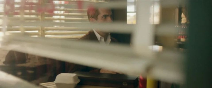 尺度拉满的小成本惊悚,真·无人生还