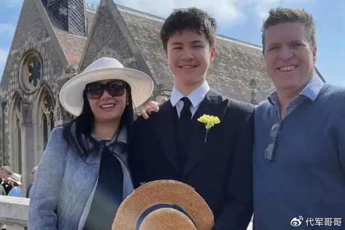 前央视主持人姜丰:事业巅峰时远嫁英国却离婚,如今53岁回国捞金__财经头条__新浪财经