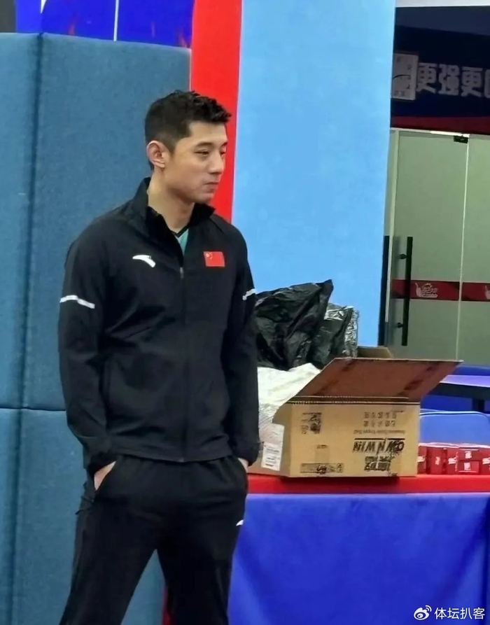 张继科转型成功直播教学生打乒乓球学生30人每人每月9800元