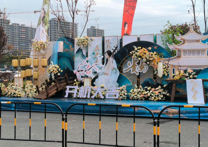 陈都灵新剧贵女庄寒雁开机图