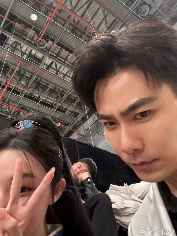 "轻舟已过万重山"前不久被卷入一场乌龙谣言的@戴向宇的微博 终于复工