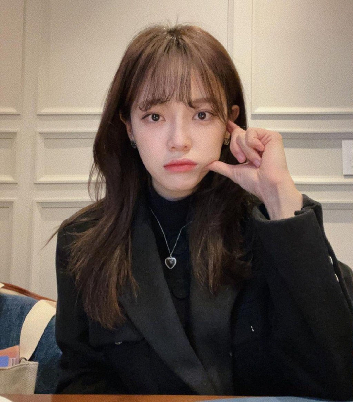 26岁女星抱怨拍动作戏时发胖了笑称剧中每个剪辑都有不同的脸型