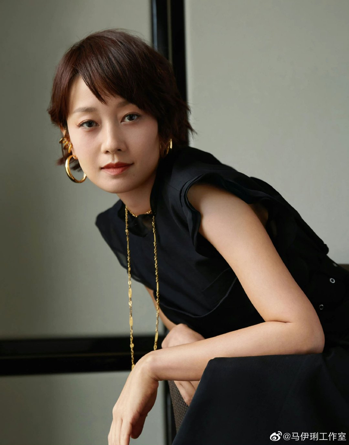 最近马伊琍@马伊琍 的几组穿搭都很知性又干练……__财经头条