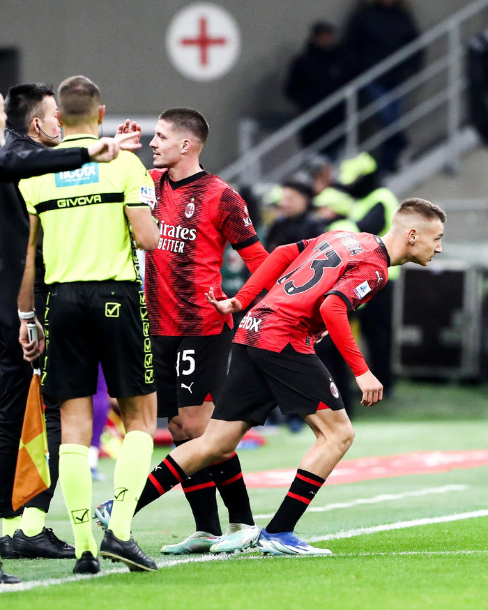 ac米兰主场对阵佛罗伦萨的第83分钟
