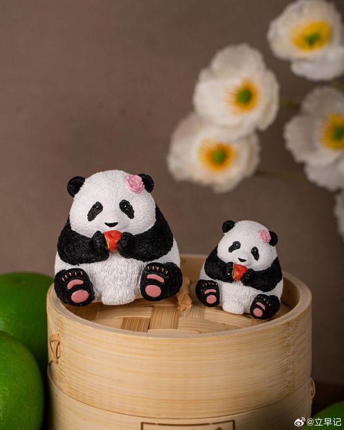 可爱熊猫摆件,自主设计后送到迪士尼代工厂完成的手工制作