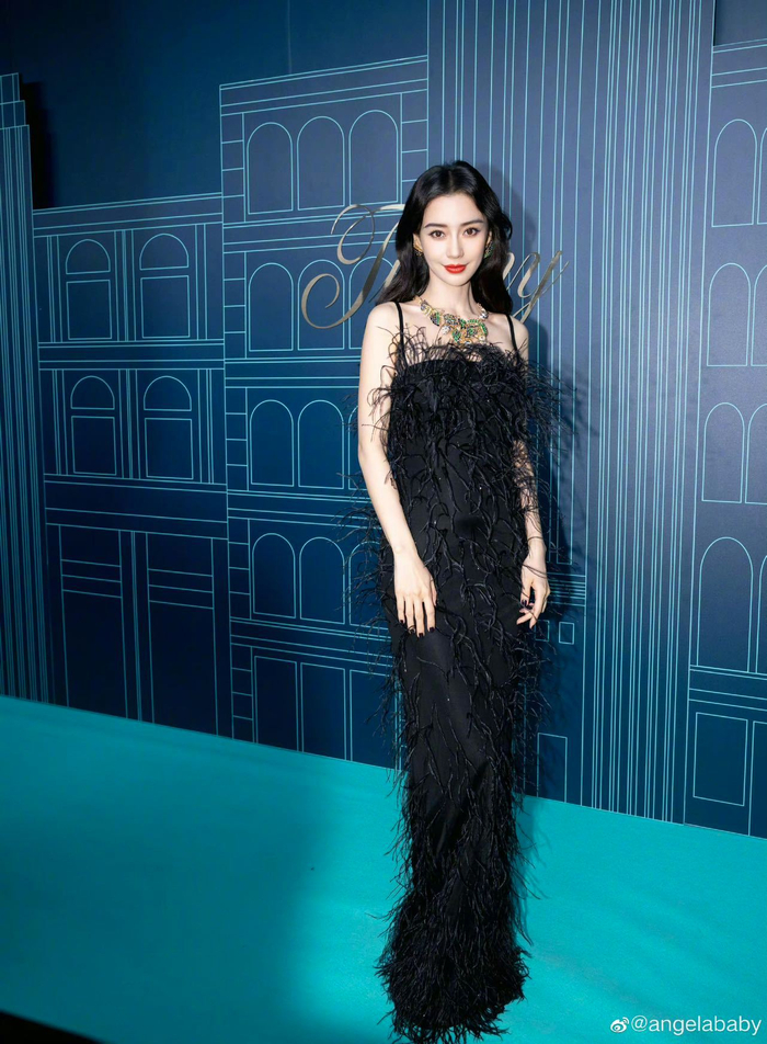 angelababy最新大片造型释出真的好酷好飒
