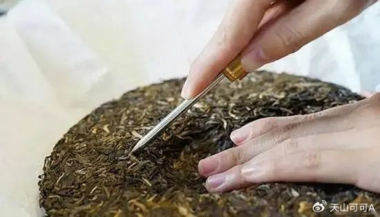 普洱茶饼如何正确撬茶?好方法值得看!