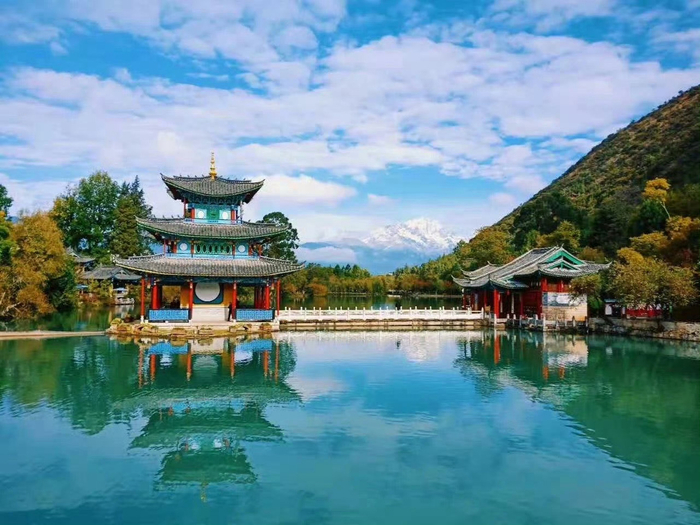 丽江·黑龙潭,从丽江古城寻水源而上,人间仙境似的园林,就在不远处