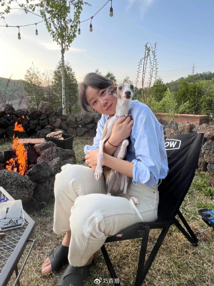 结婚两年后的孔孝真依然不失天真,日常状态又美又有灵性,非常赞