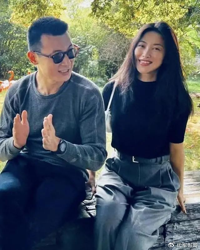 京圈名媛〃朱珠,甩掉法拉利总裁后嫁清华博士,她的背景有多牛?